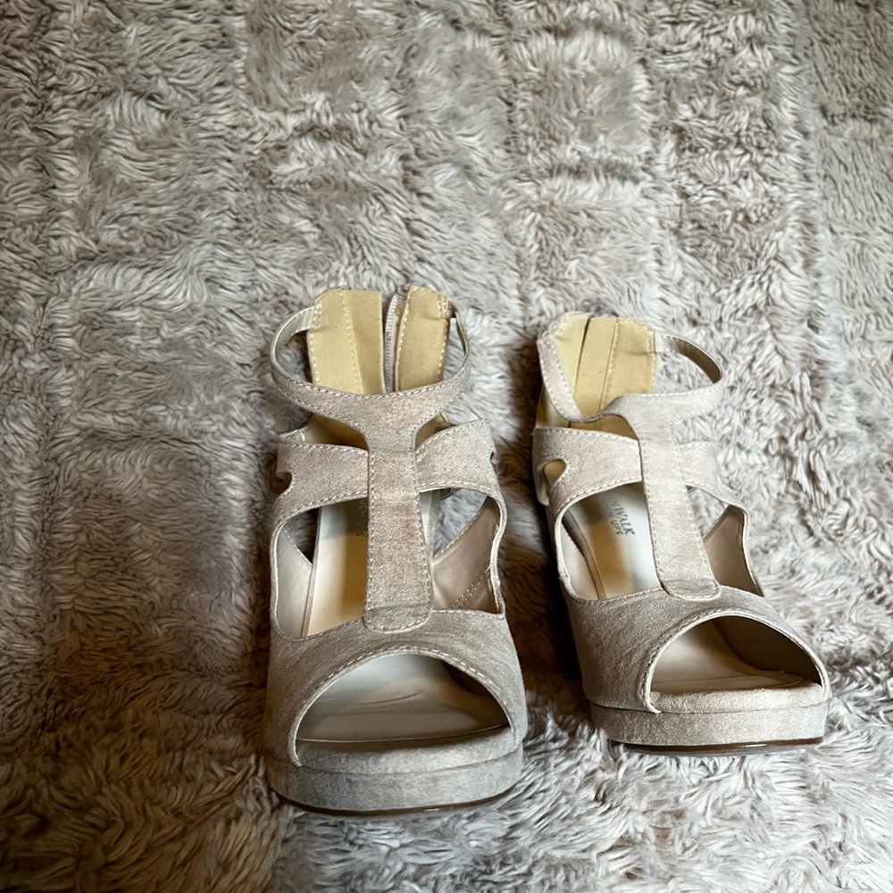 Size 7 brand new heels